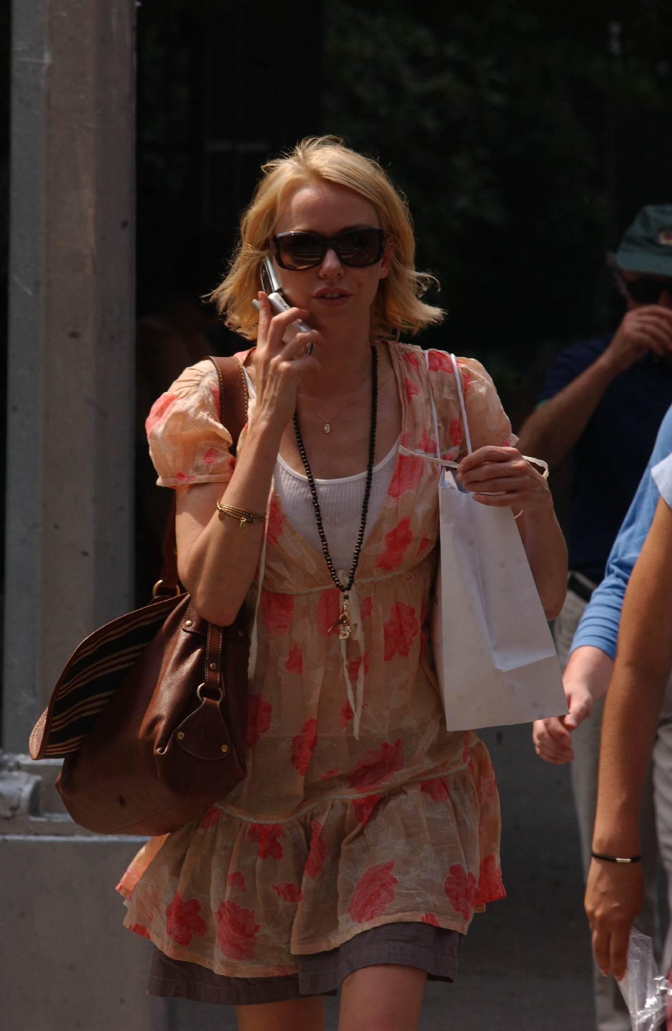match the celeb with the cell phone 2 match the celeb with the cell phone 2